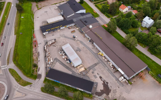 Liike-, varasto- ja pihatilaa Riihimäellä